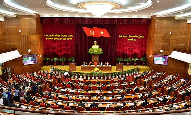 Premier vietnamita preside segunda jornada del tercer pleno del Partido Comunista 